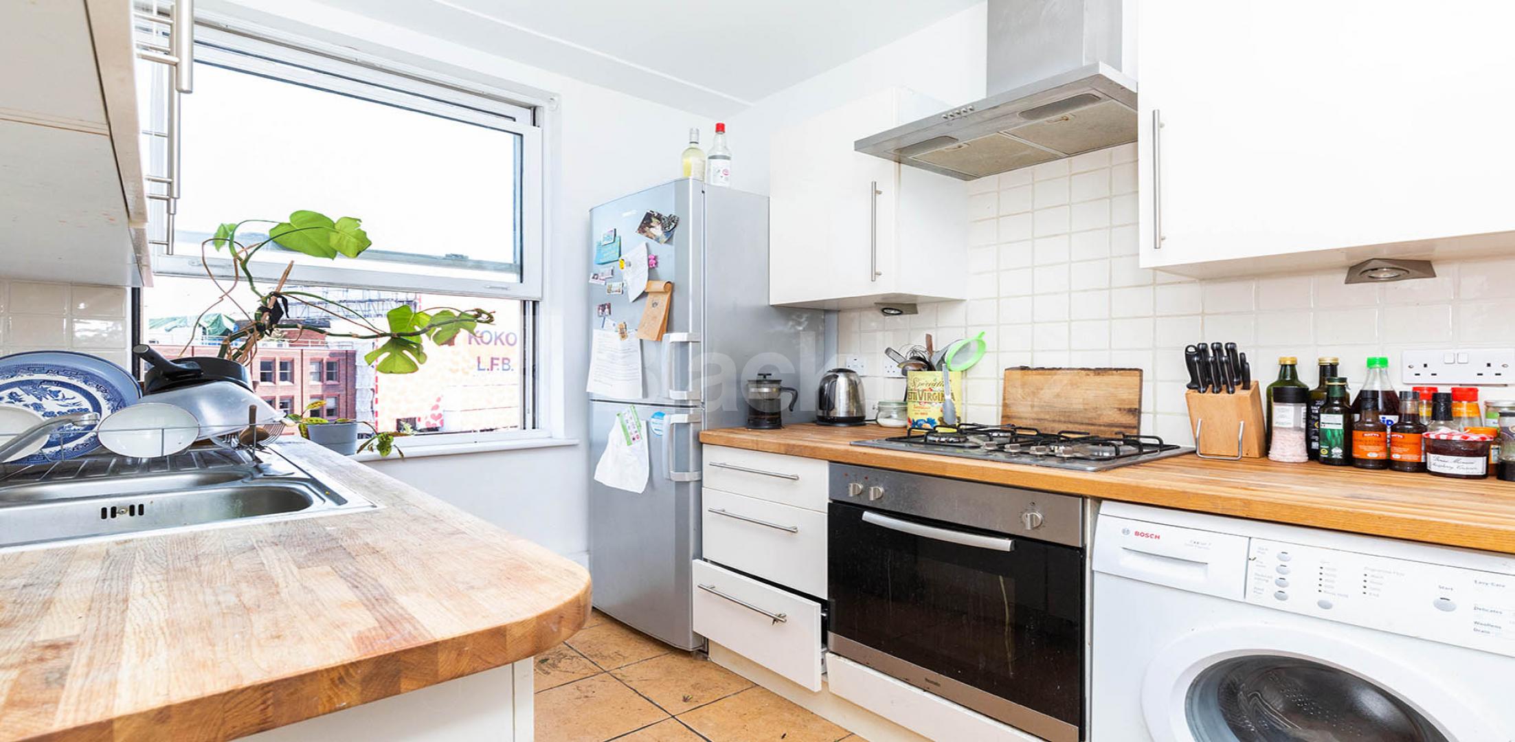 Split level 3 bed flat in Camden located within walking distance to UCL Camden High Street, Camden